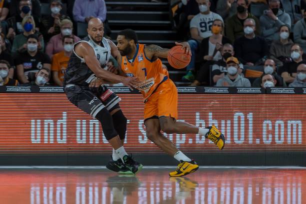 拉菲尼亚本 拉菲尼亚本